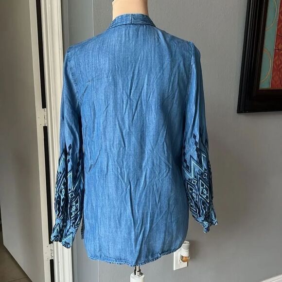 Embroidered-Sleeve Top - Picture 5 of 11